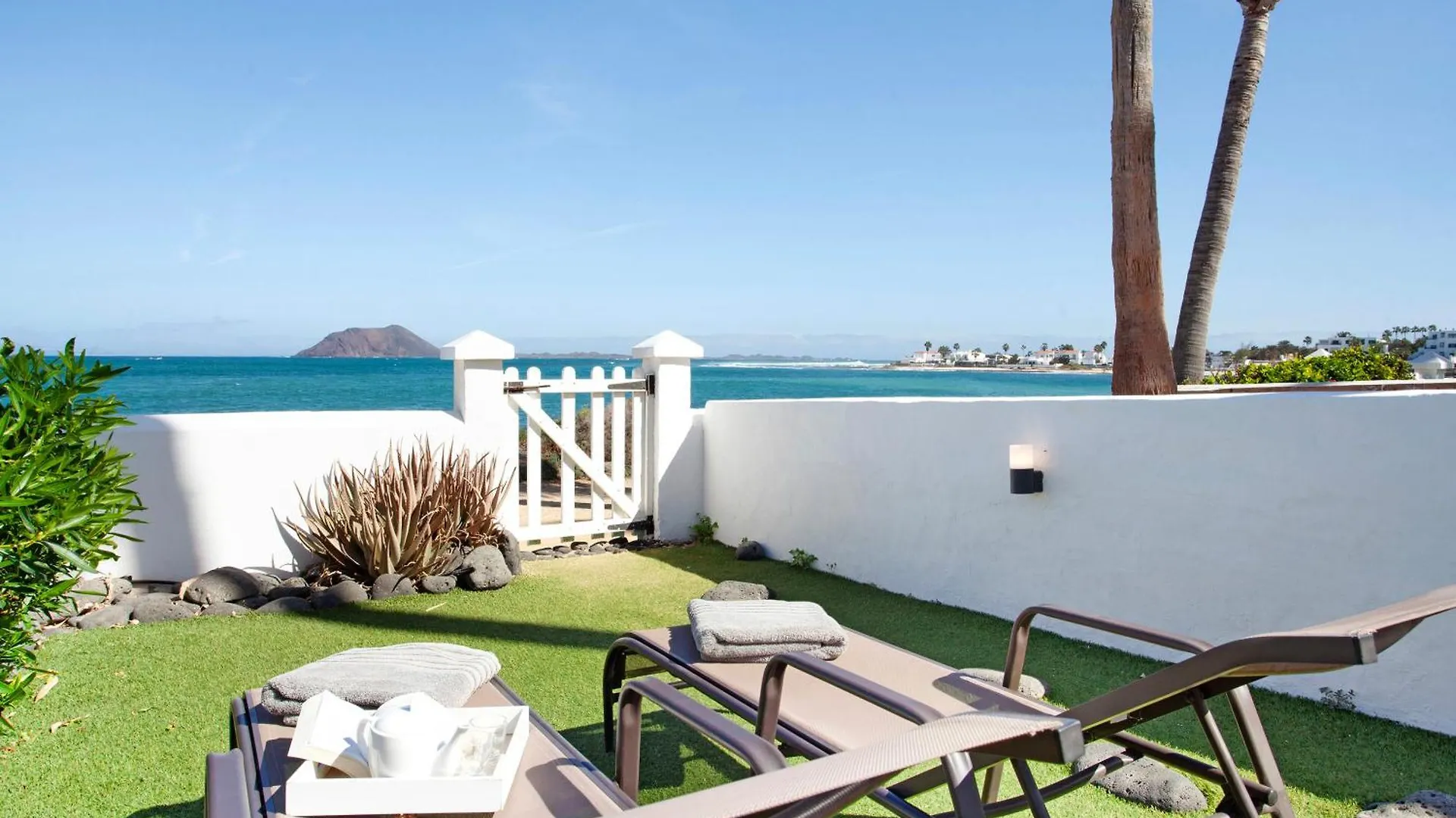 Luxury Oceanfront Villa コラレホ