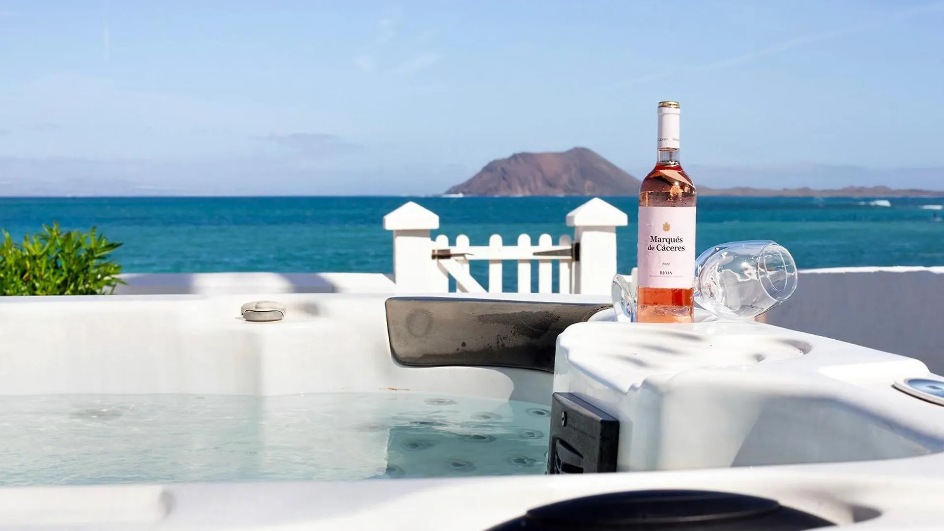 Luxury Oceanfront Villa コラレホ